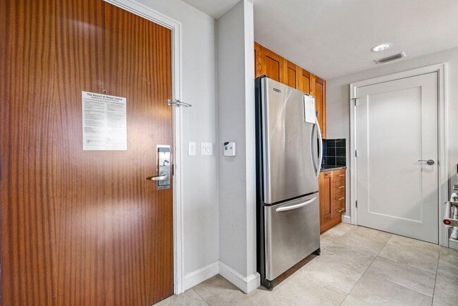 Building Photo - 3800 N Ocean Dr