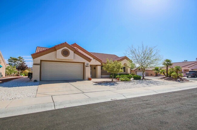 Building Photo - Sun City Summerlin - Golf Course Community...
