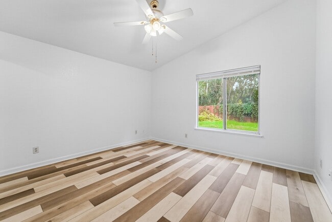 Building Photo - Olivehurst Living: 4 Beds, 2 Baths with Easy Commuting