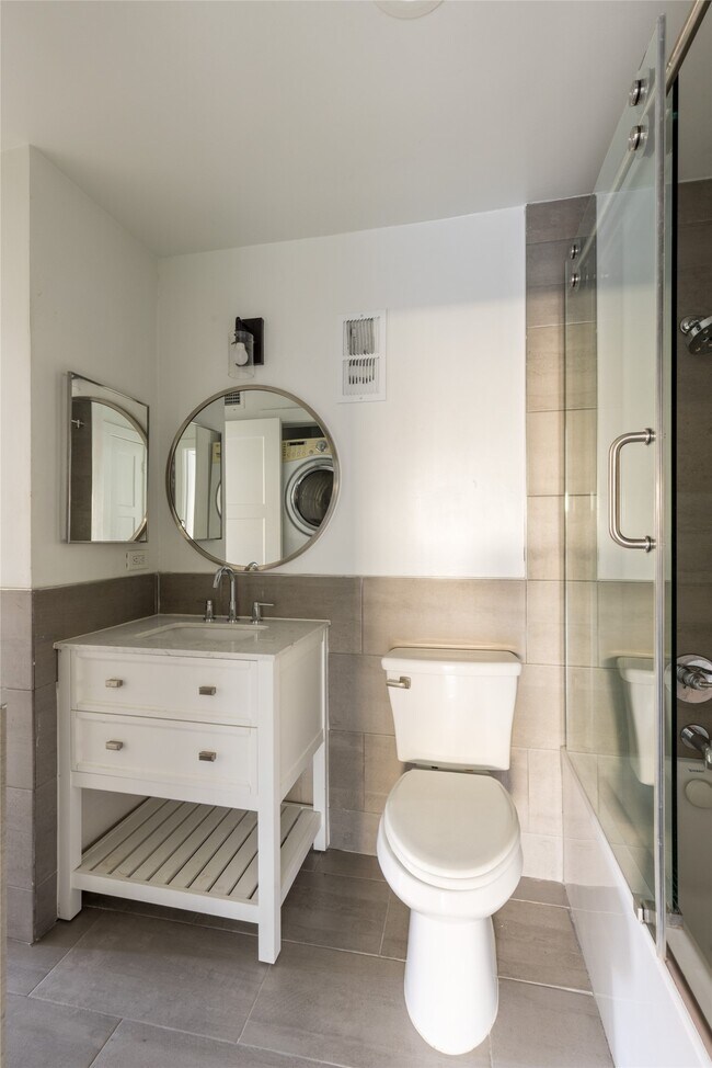 Building Photo - 10075 Westpark Dr