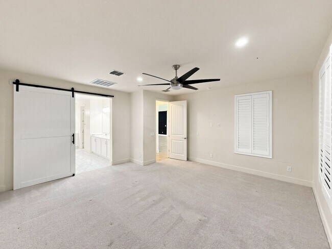 Building Photo - 5543 N 107th Ln