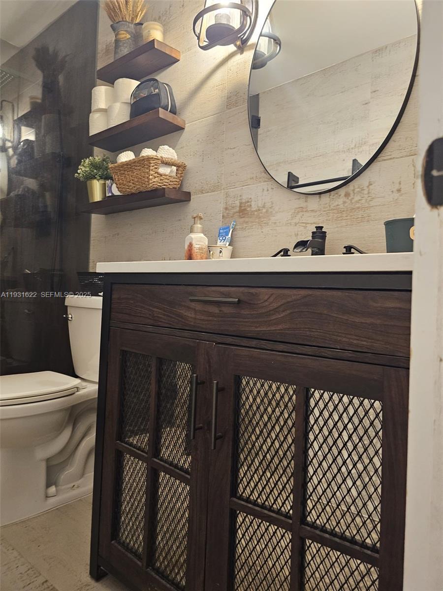 Building Photo - 10371 Jasmine Ct