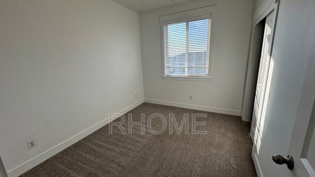 Building Photo - 386 Willow Leaf Rd