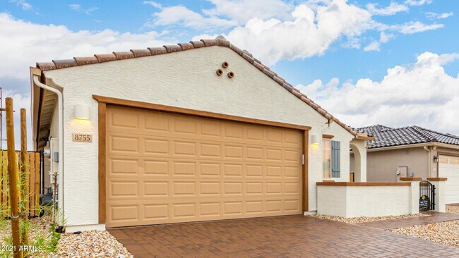 Building Photo - 8755 W Solano Dr