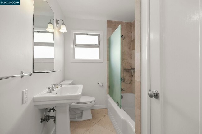 Building Photo - 32 Kenilworth Dr