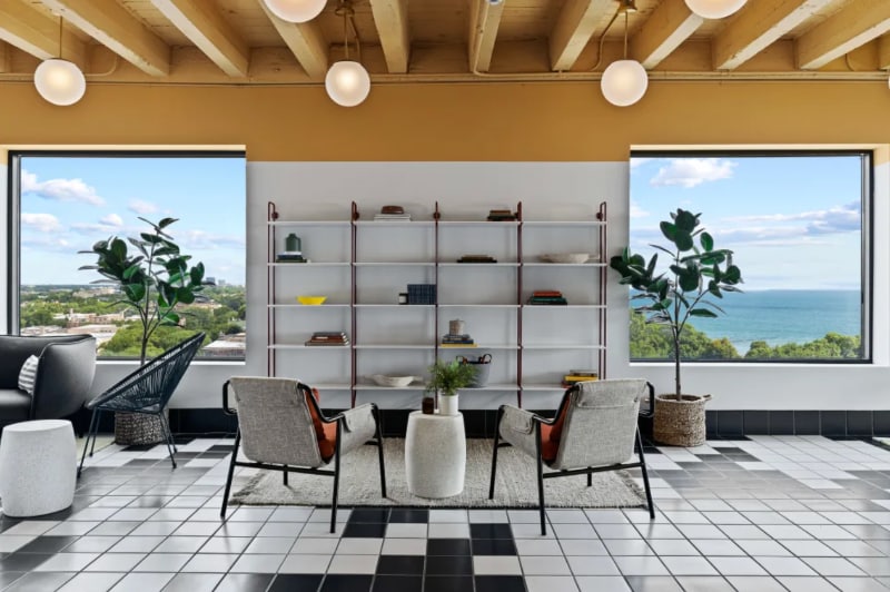 Building Photo - 6809 N Sheridan Rd