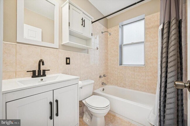 Building Photo - 1319 N Robinson St