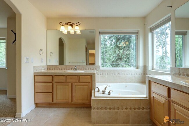 Building Photo - Stunning home conviently located by Eagle ...
