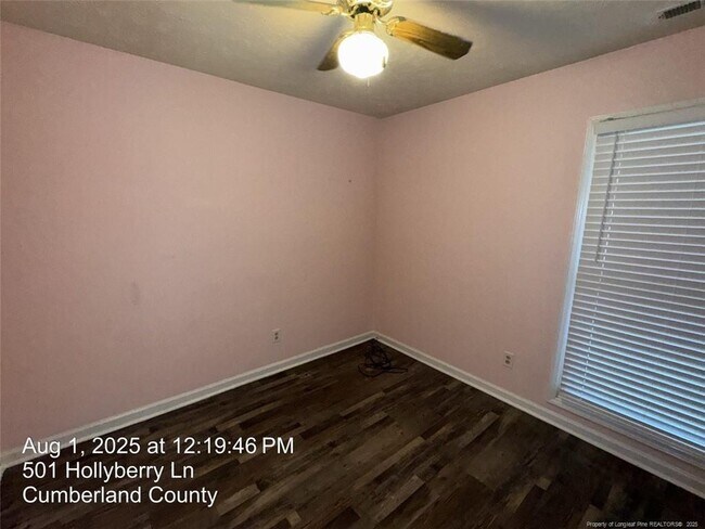 Building Photo - 501 Hollyberry Ln