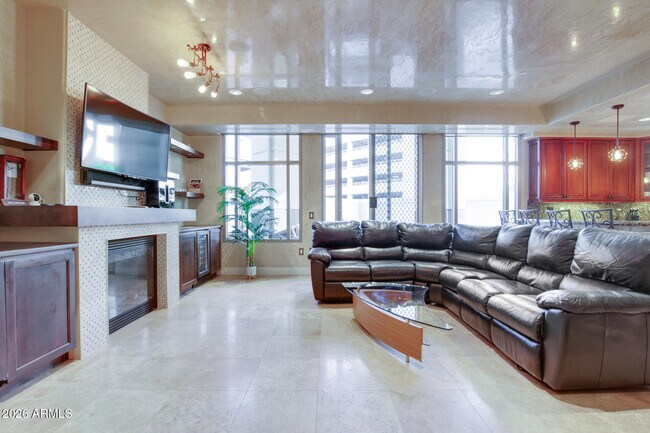 Building Photo - 2211 E Camelback Rd