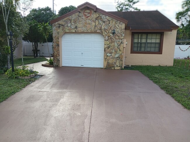 Building Photo - 2441 SW 82nd Ave