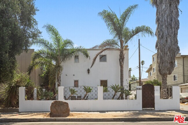 Building Photo - 616 Sunset Ave