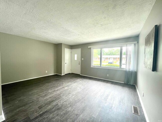 Building Photo - 110 N Tyrone Dr