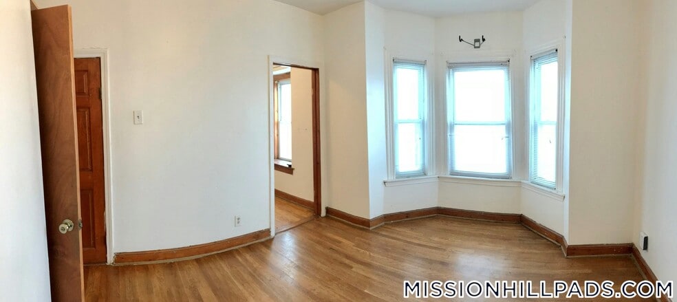 Building Photo - 121 George St