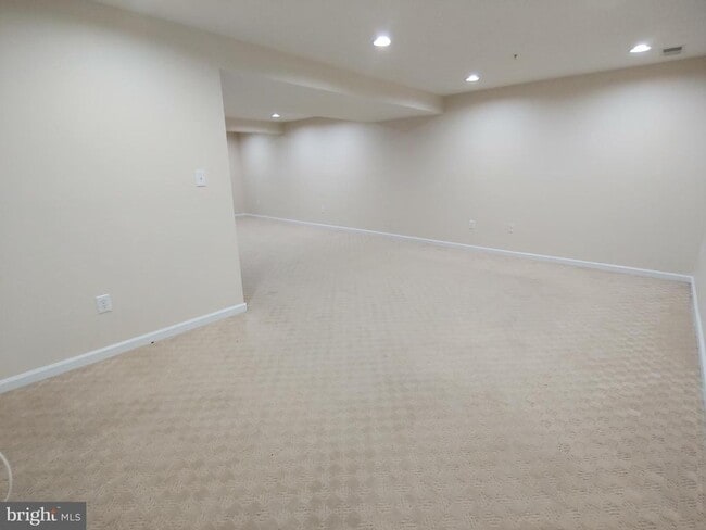 Building Photo - 912 Glaze Ct