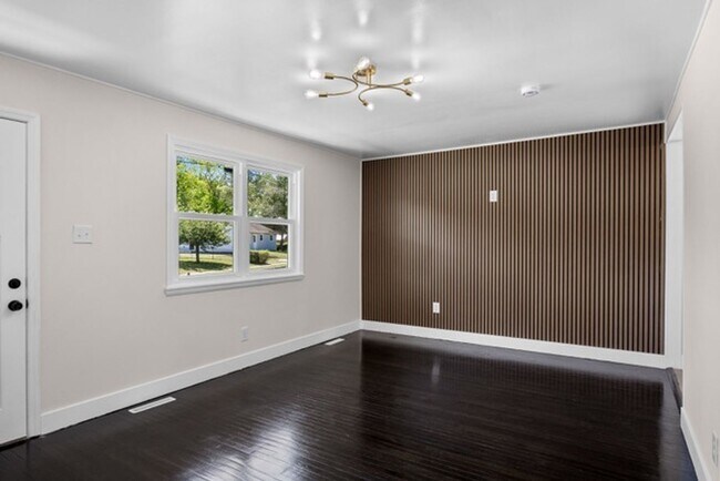 Building Photo - 7 Coville Dr