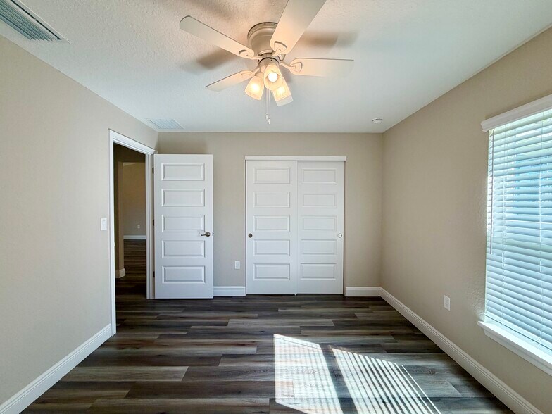 Building Photo - 210 Marion Oaks Ln
