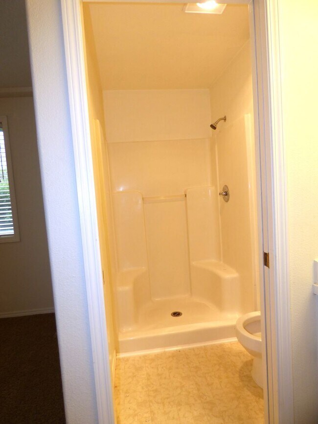 Building Photo - 3 Bed 2 bath home in North Salem!