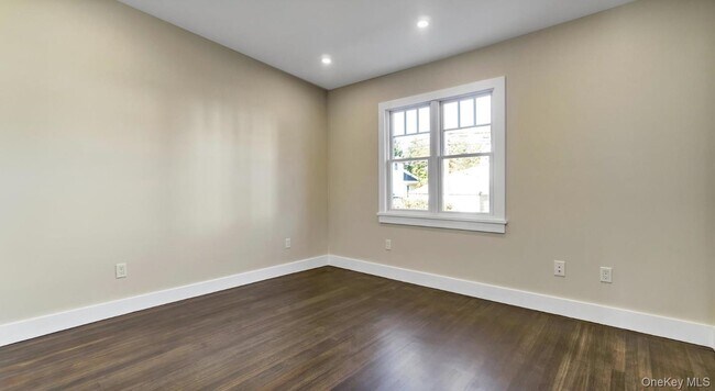 Building Photo - 67 Maple Ave