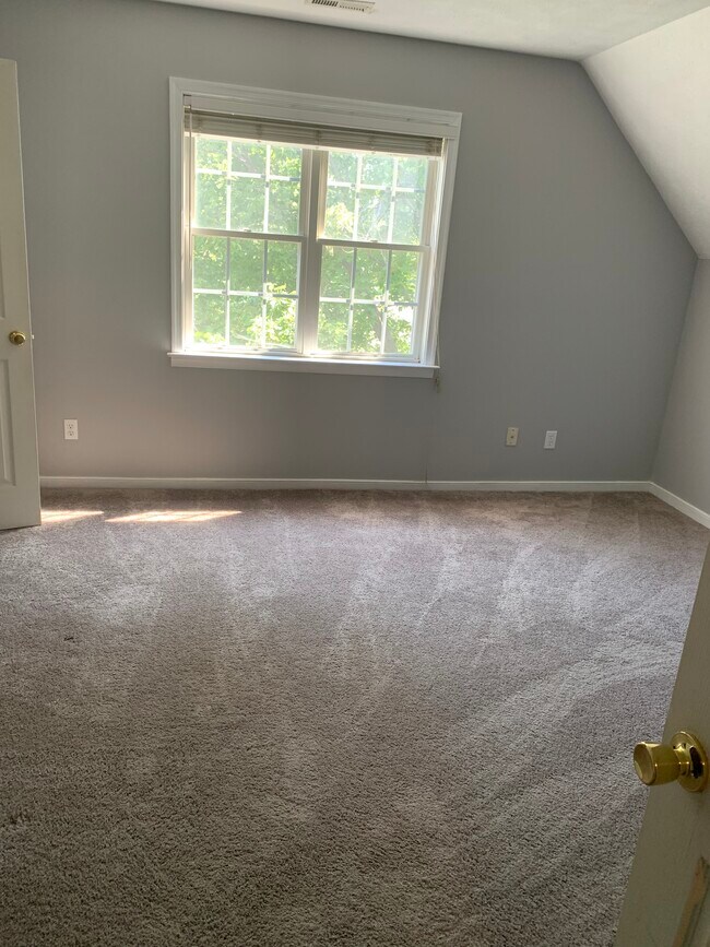 Fourth Bedroom w/ walk in - 7895 Trumpetvine Ln