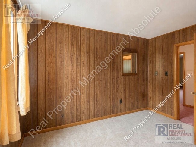 Building Photo - 324 Mammoth Rd