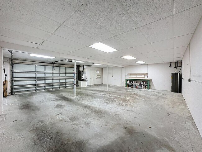 Building Photo - 6846 Lake View Dr