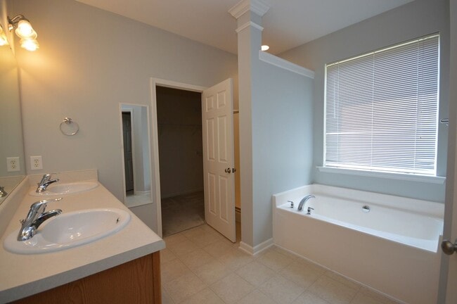 Building Photo - 1507 Hinchliff Ct