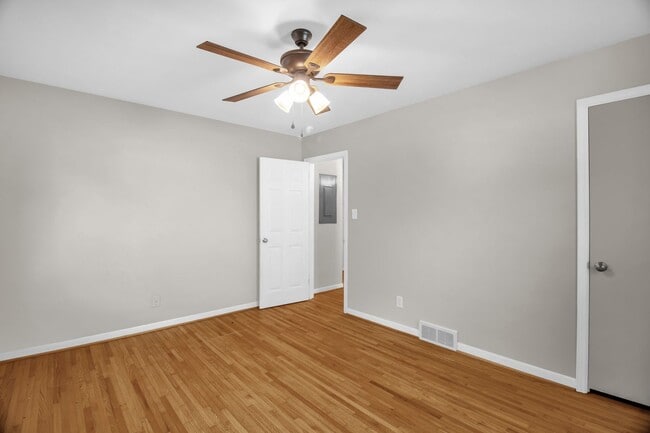 Building Photo - Cute 3 bedroom, 1 bathroom in High Point