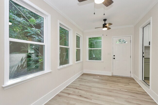 Building Photo - Brick Ranch w/Great Yard! Minutes From Upt...