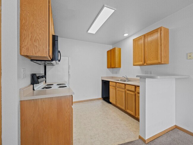 Building Photo - Well Maintained 2-Bed, 2-Bath Condo in Prime Location Near CSU!