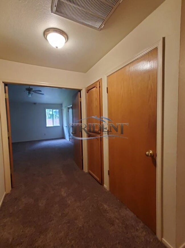 Building Photo - Beautiful Yuba City home on a large lot