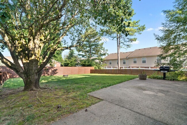 Building Photo - Pet Friendly Three Bedroom in Sango!