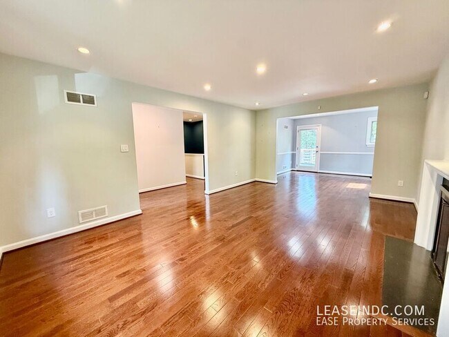 Building Photo - 4439 Springdale St NW