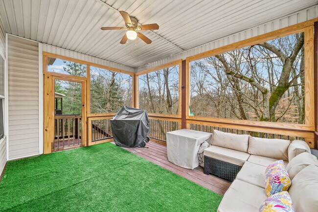 Building Photo - 632 Hidden Valley Dr