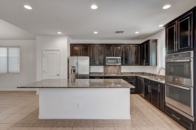 Building Photo - Lantern Gardens