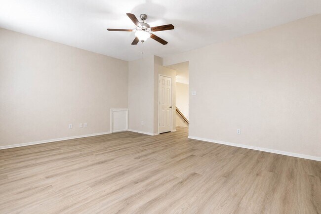Building Photo - 10311 Whisper Bluff Dr