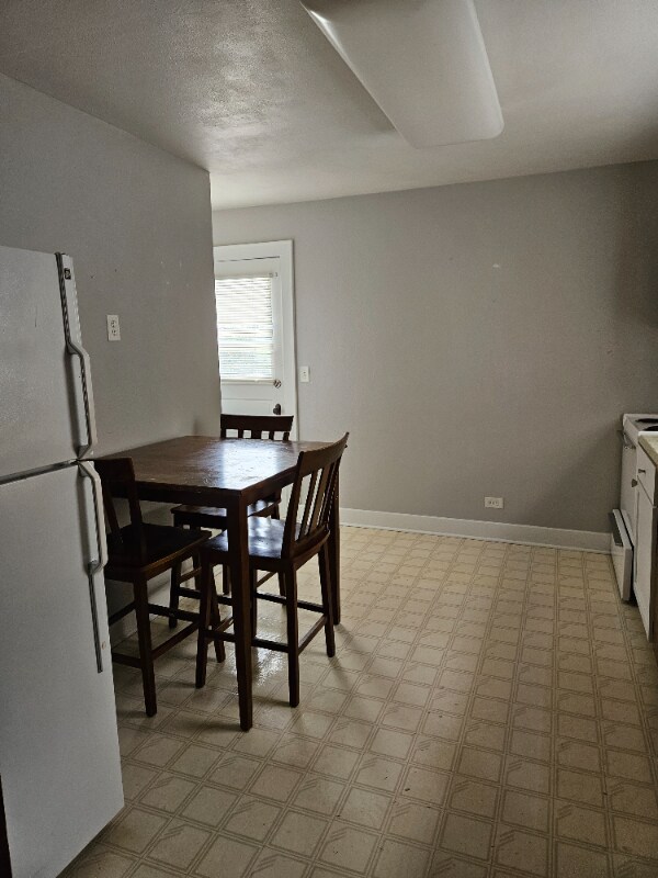 Building Photo - 421 Western Ave