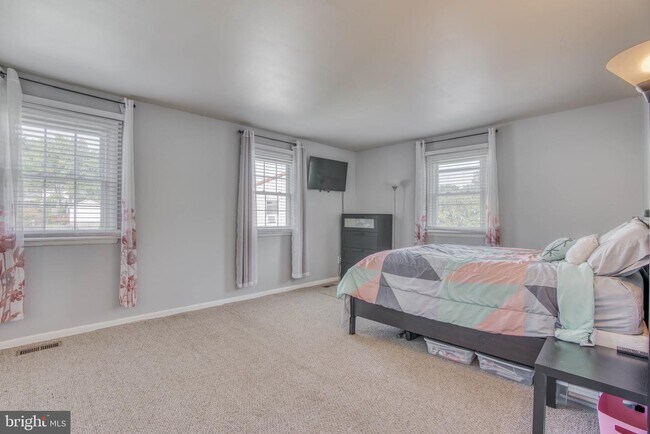 Master bedroom - 9909 Maidbrook Rd