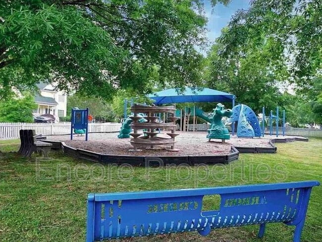 Building Photo - 221 Danesway Dr