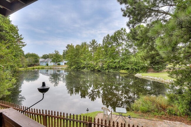 Building Photo - 4 bedroom 2.5 bath home on the water with ...