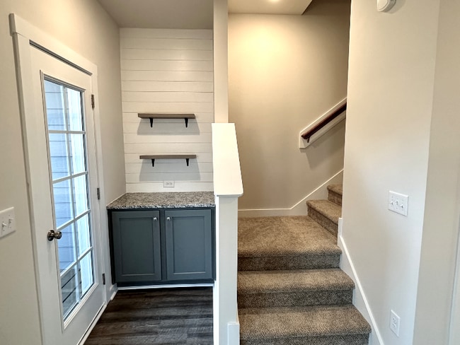 Building Photo - 810 Laurel Gate Dr