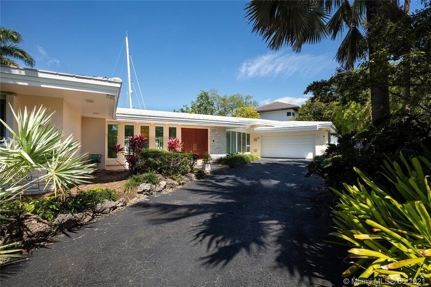 Building Photo - 13060 Lerida St