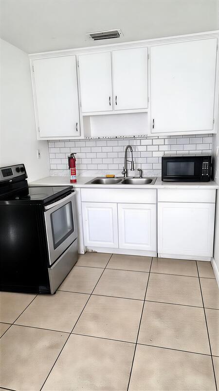 Building Photo - 212 E Drury Ave