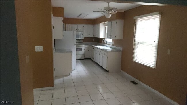 Building Photo - 7021 Longview Dr