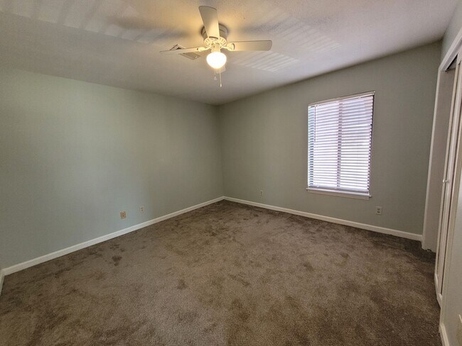 Building Photo - Charming 2 Bed/2 Bath Condo - Mallard Head Subdivision - Spacious Deck - Fireplace - Community Pool