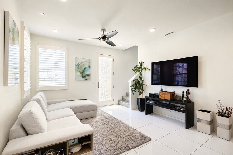 Building Photo - 5150 Calle Sandwaves