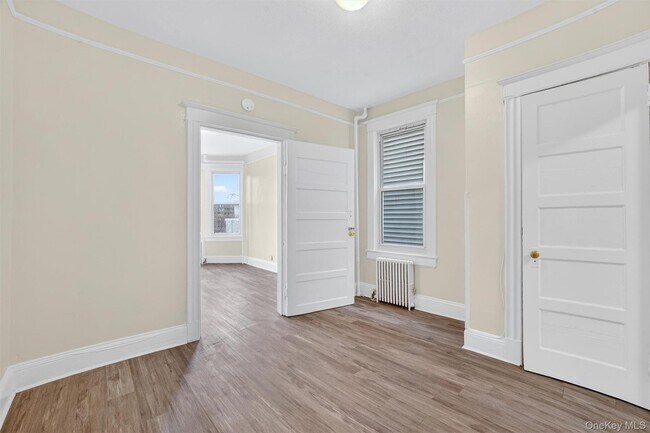 Building Photo - 52 Groshon Ave