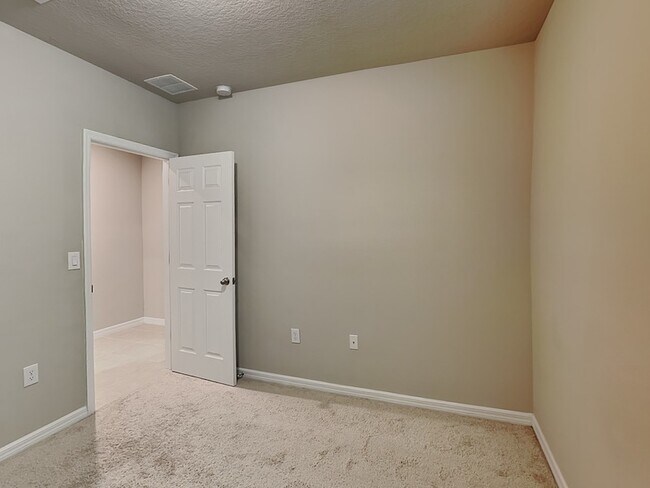 Building Photo - 2410 Brassie Ct