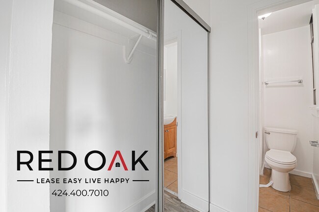 Building Photo - 250 Loma Dr