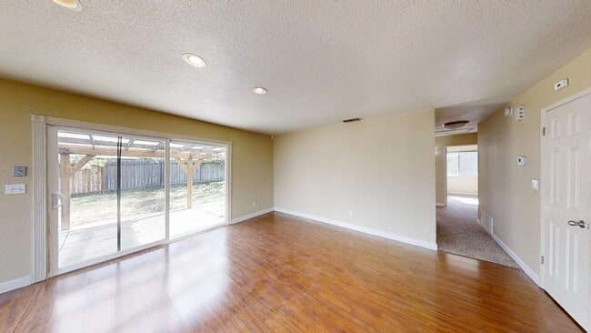 Building Photo - 6556 Mossview Way